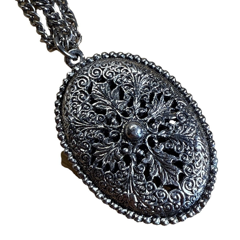 31a- Double Strand Silvertone‎ Pendant Costume Chain Necklace